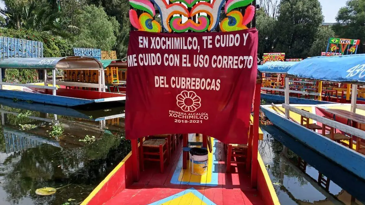 Arrancan paseos en trajinera en Xochimilco (2)